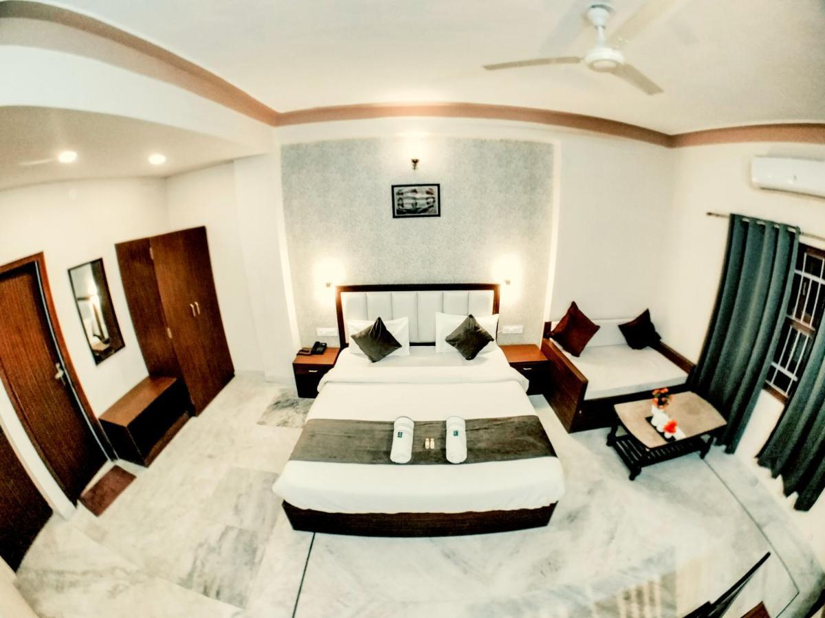 Tripli Udaipur Hotel Exterior foto