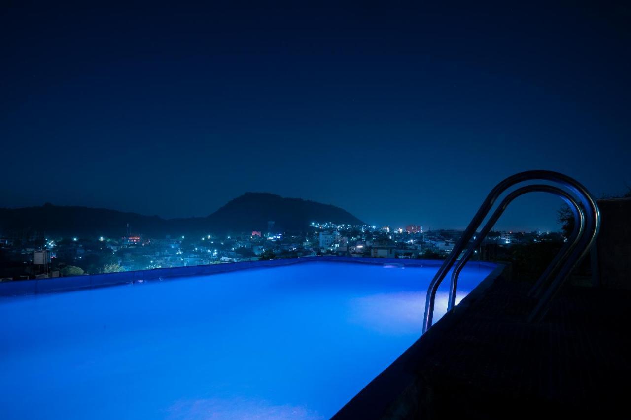 Tripli Udaipur Hotel Exterior foto