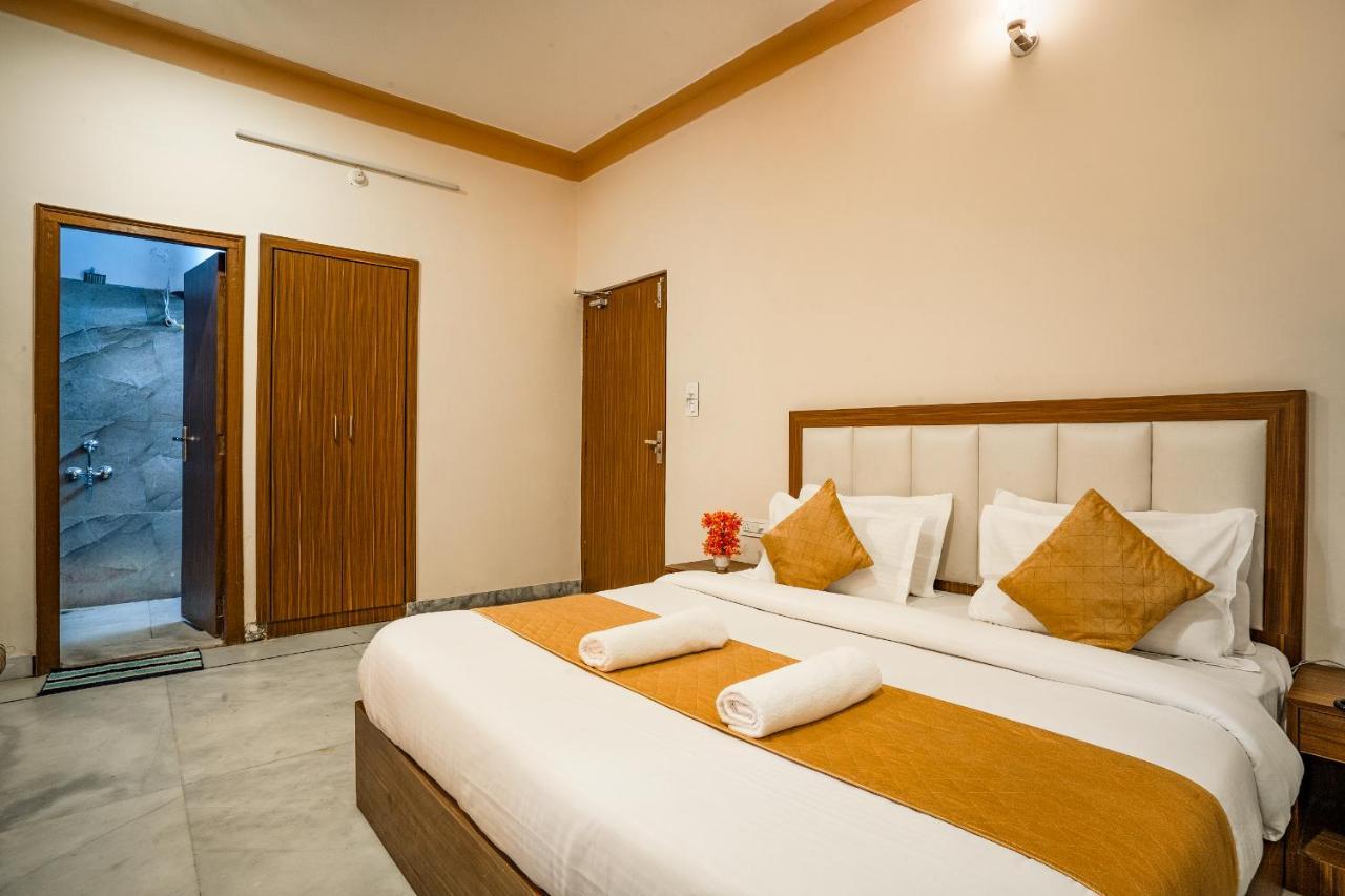 Tripli Udaipur Hotel Exterior foto