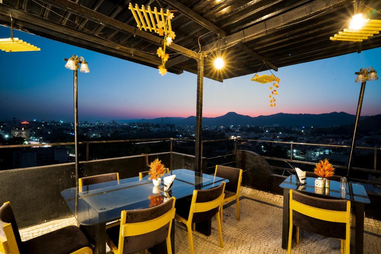 Tripli Udaipur Hotel Exterior foto